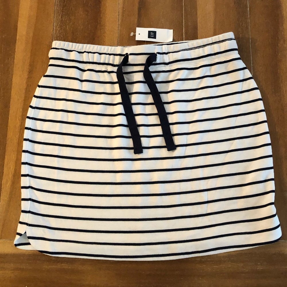 BRAND NEW | Gap Skirt